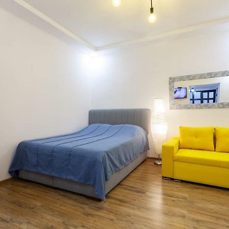 Modern Apartment In The Heart Of Old ティビリシ エクステリア 写真