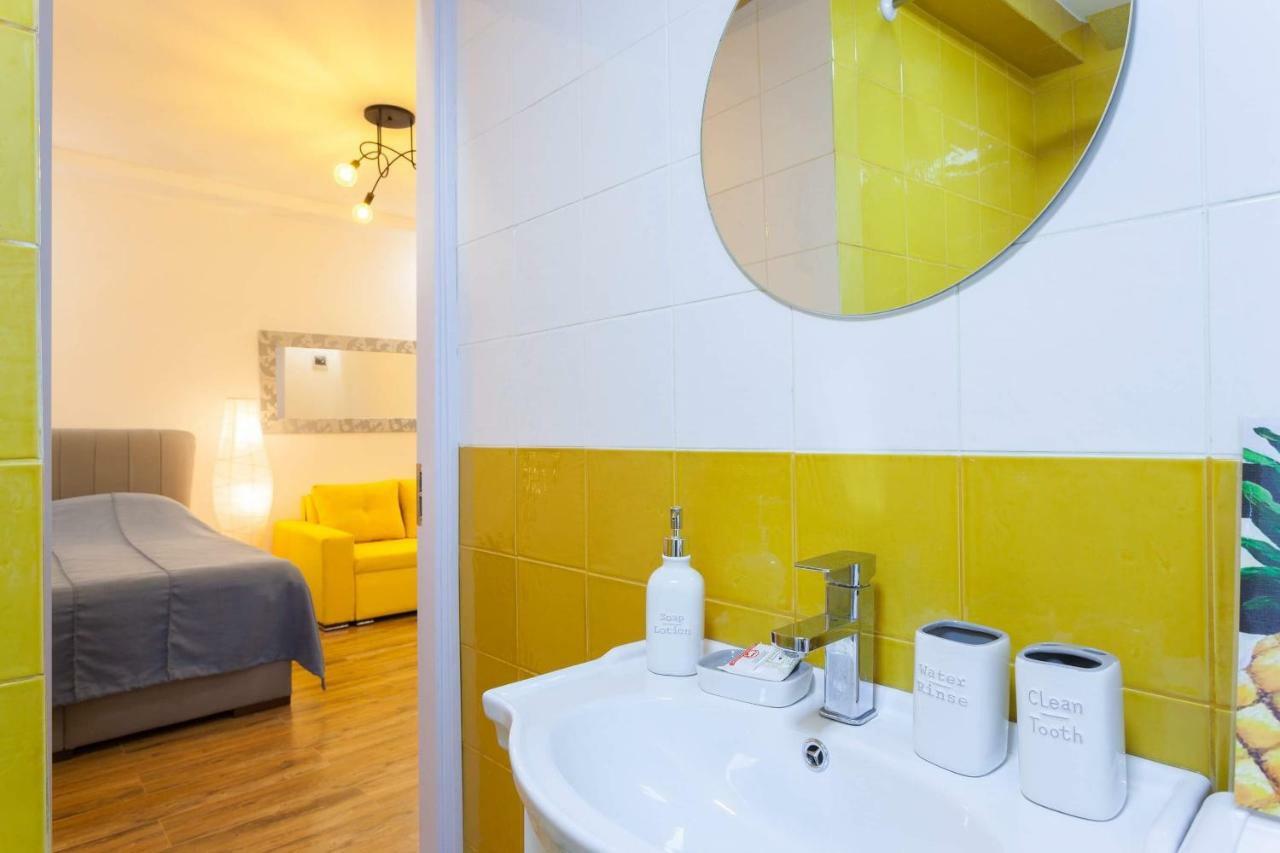 Modern Apartment In The Heart Of Old ティビリシ エクステリア 写真