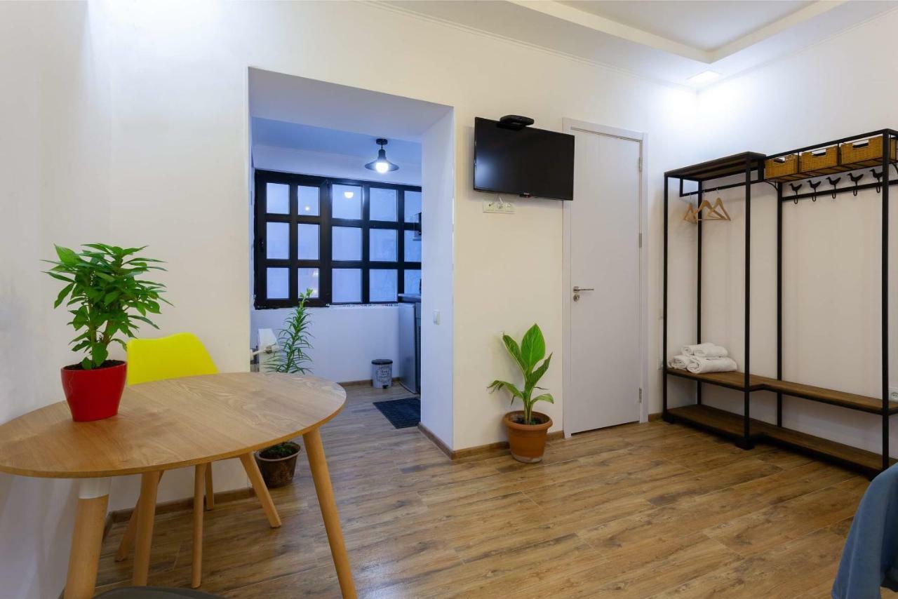 Modern Apartment In The Heart Of Old ティビリシ エクステリア 写真